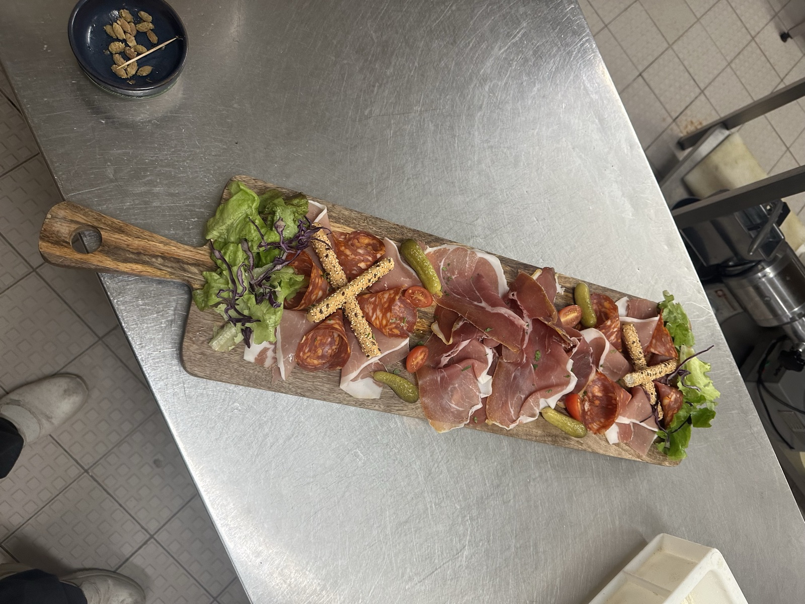 Planche apéro, charcuterie et fromages italiens